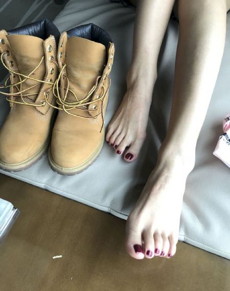 亲嘴摸胸扒屁股视频免费_高清完整版高清视频观看